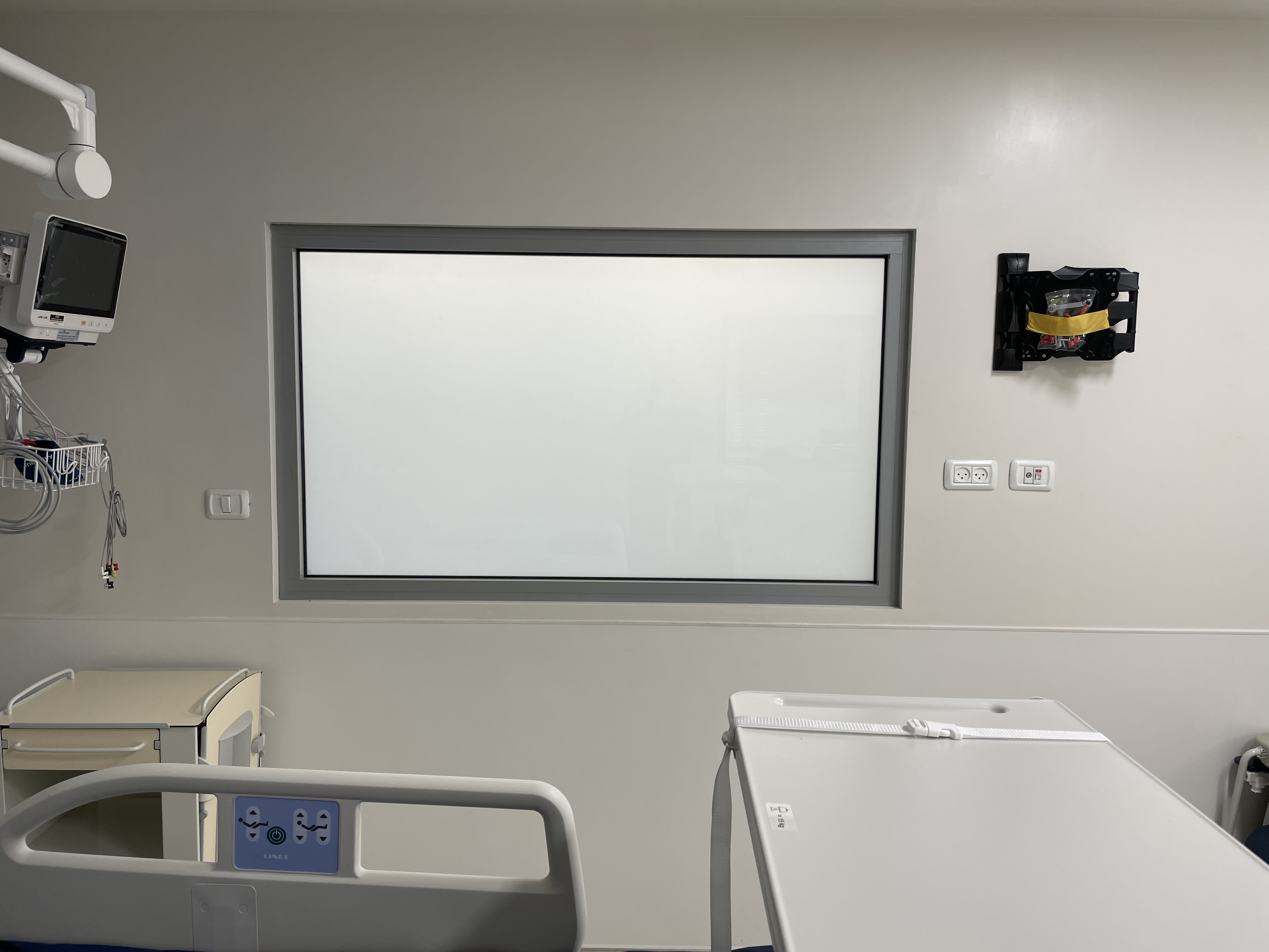 Medical clinic using smart film for patient privacy